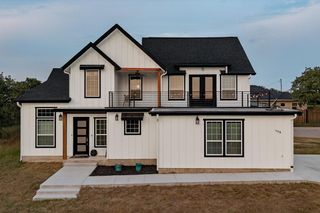 136 W Castlebriar DR, Granite Shoals, TX 78654