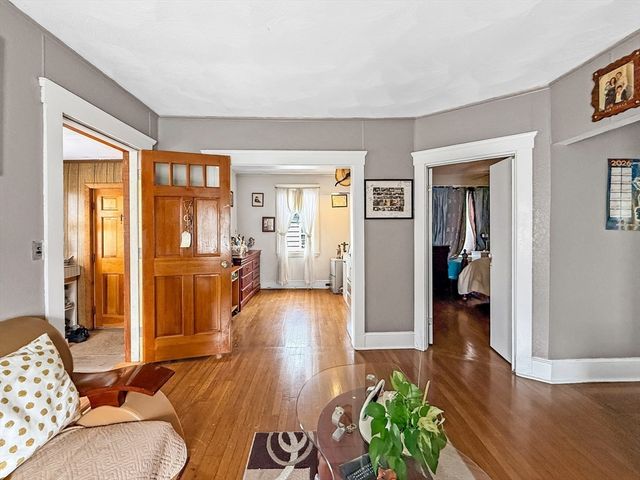 14 Oak Ter, Everett, MA 02149