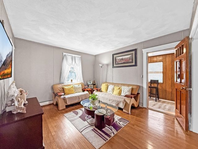 14 Oak Ter, Everett, MA 02149