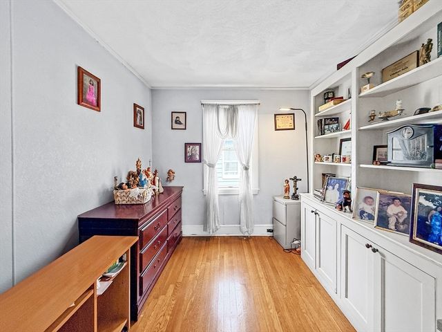 14 Oak Ter, Everett, MA 02149