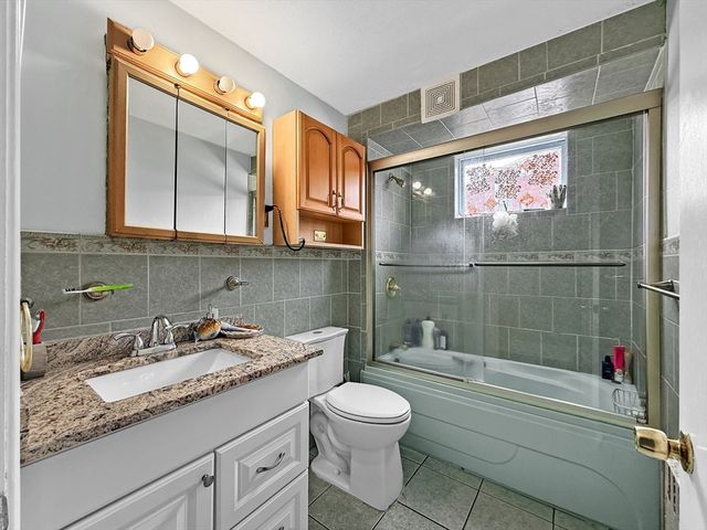 14 Oak Ter, Everett, MA 02149