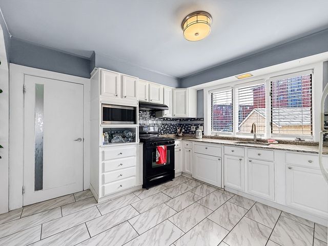 14 Oak Ter, Everett, MA 02149