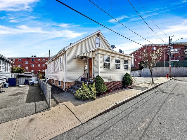 14 Oak Ter, Everett, MA 02149