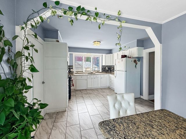 14 Oak Ter, Everett, MA 02149