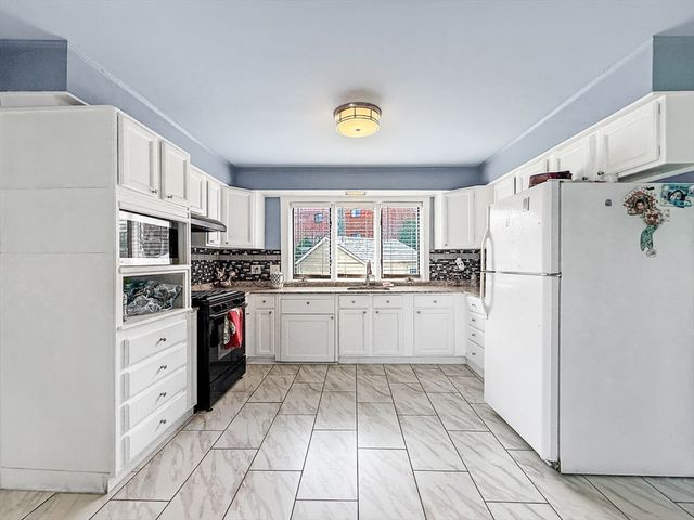 14 Oak Ter, Everett, MA 02149