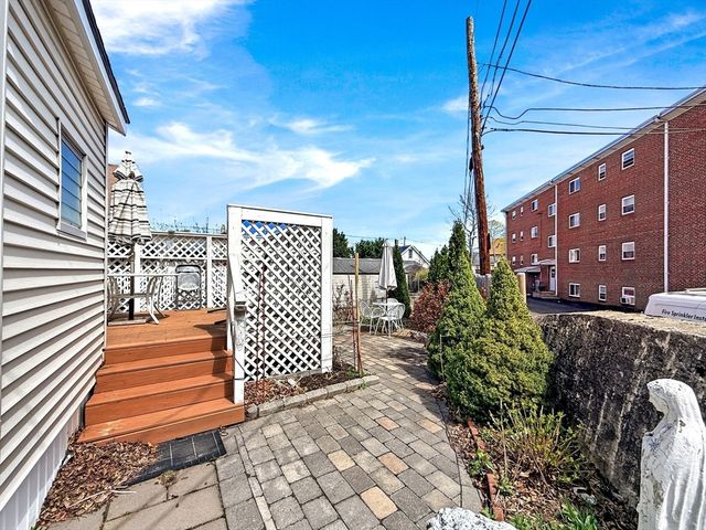 14 Oak Ter, Everett, MA 02149