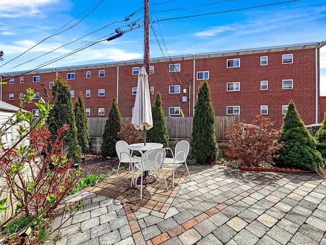 14 Oak Ter, Everett, MA 02149