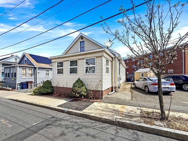 14 Oak Ter, Everett, MA 02149