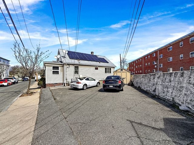 14 Oak Ter, Everett, MA 02149