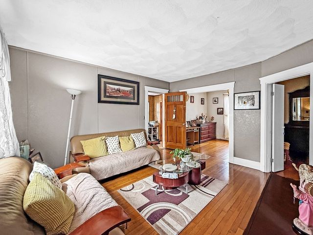 14 Oak Ter, Everett, MA 02149