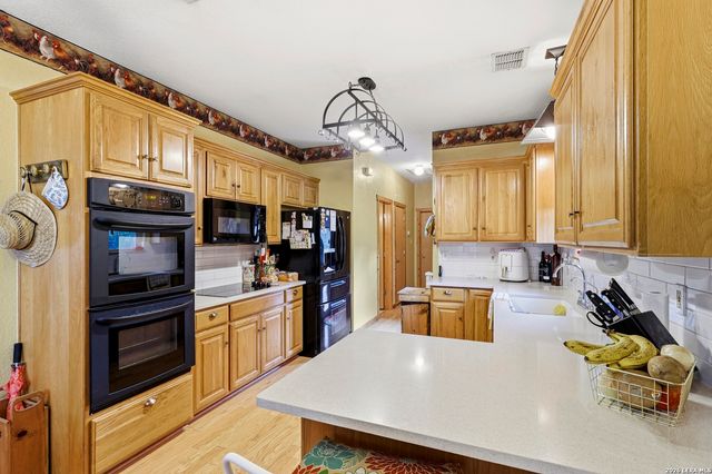 2002 HOFFMANN LN, New Braunfels, TX 78132