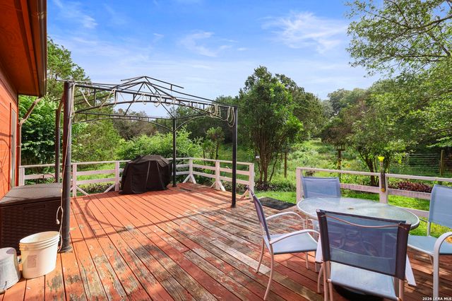 2002 HOFFMANN LN, New Braunfels, TX 78132