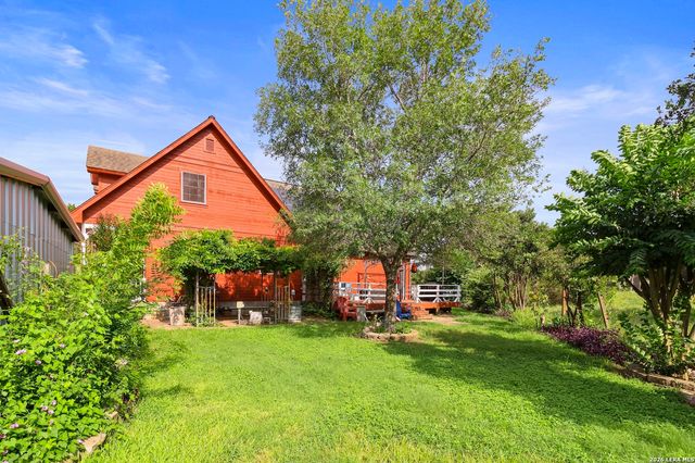2002 HOFFMANN LN, New Braunfels, TX 78132