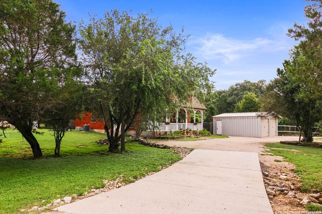 2002 HOFFMANN LN, New Braunfels, TX 78132