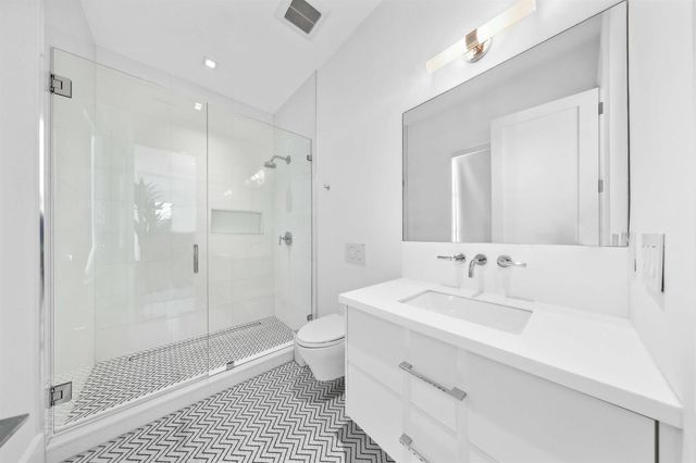 248 E Lakewood Road, West Palm Beach, FL 33405