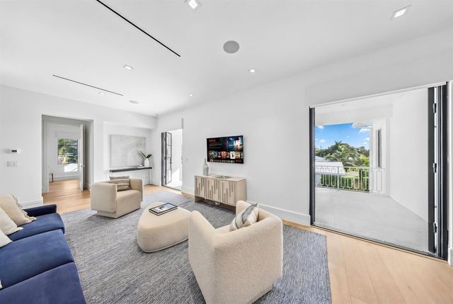248 E Lakewood Road, West Palm Beach, FL 33405