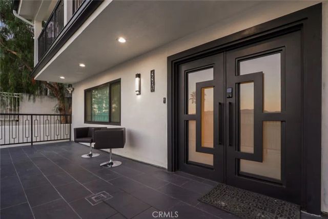 3381 Oakmont View Drive, Glendale, CA 91208