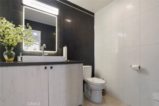 3381 Oakmont View Drive, Glendale, CA 91208