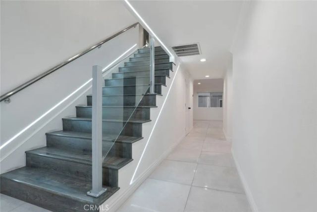 3381 Oakmont View Drive, Glendale, CA 91208