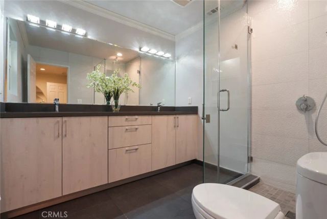 3381 Oakmont View Drive, Glendale, CA 91208