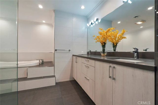 3381 Oakmont View Drive, Glendale, CA 91208