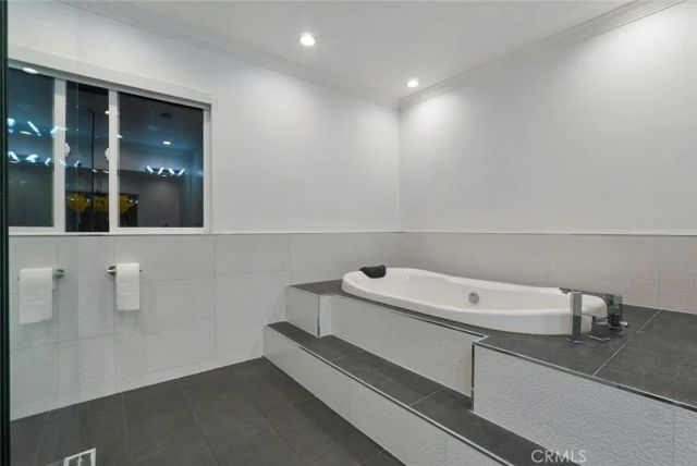 3381 Oakmont View Drive, Glendale, CA 91208