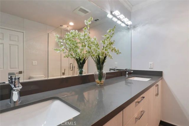 3381 Oakmont View Drive, Glendale, CA 91208