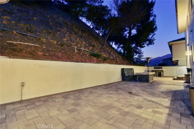 3381 Oakmont View Drive, Glendale, CA 91208