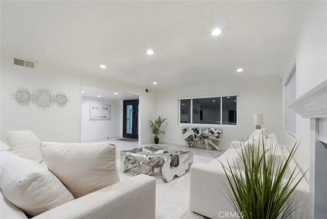 3381 Oakmont View Drive, Glendale, CA 91208