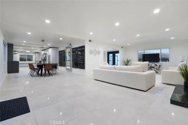 3381 Oakmont View Drive, Glendale, CA 91208