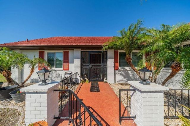 1723 WOLF LAUREL DRIVE, Sun City Center, FL 33573