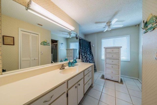 1723 WOLF LAUREL DRIVE, Sun City Center, FL 33573