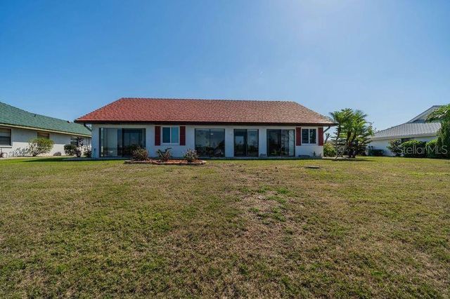 1723 WOLF LAUREL DRIVE, Sun City Center, FL 33573