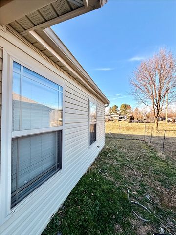 701 E Bonnie Lane, Rogers, AR 72758