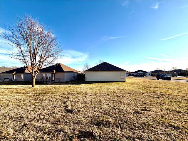 701 E Bonnie Lane, Rogers, AR 72758