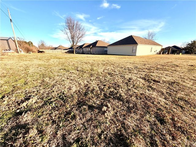 701 E Bonnie Lane, Rogers, AR 72758