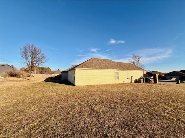 701 E Bonnie Lane, Rogers, AR 72758