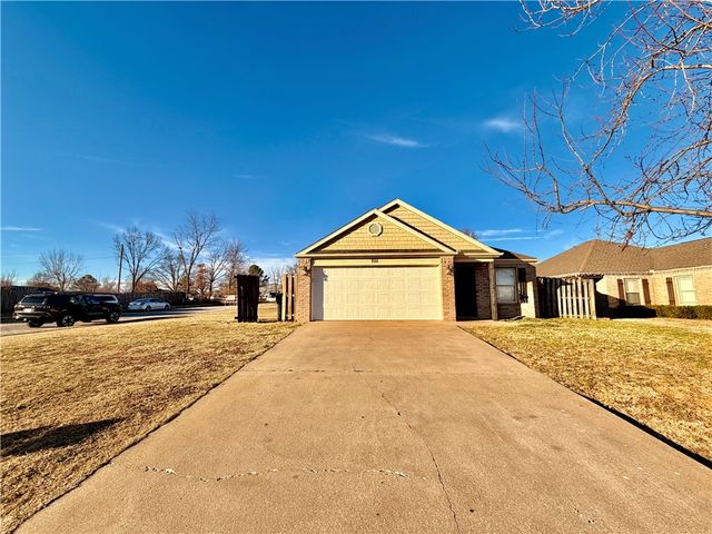 701 E Bonnie Lane, Rogers, AR 72758