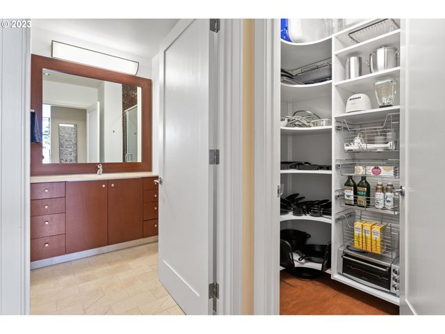 1025 Nw COUCH St 613, Portland, OR 97209
