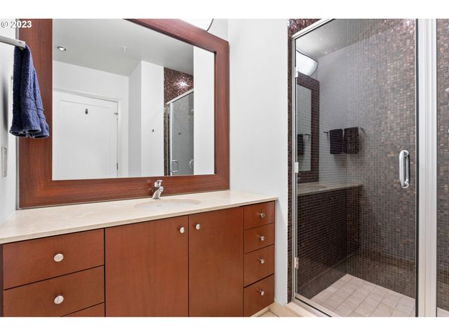 1025 Nw COUCH St 613, Portland, OR 97209