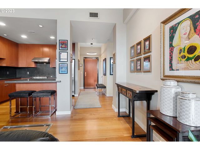 1025 Nw COUCH St 613, Portland, OR 97209