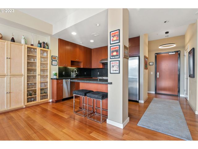 1025 Nw COUCH St 613, Portland, OR 97209