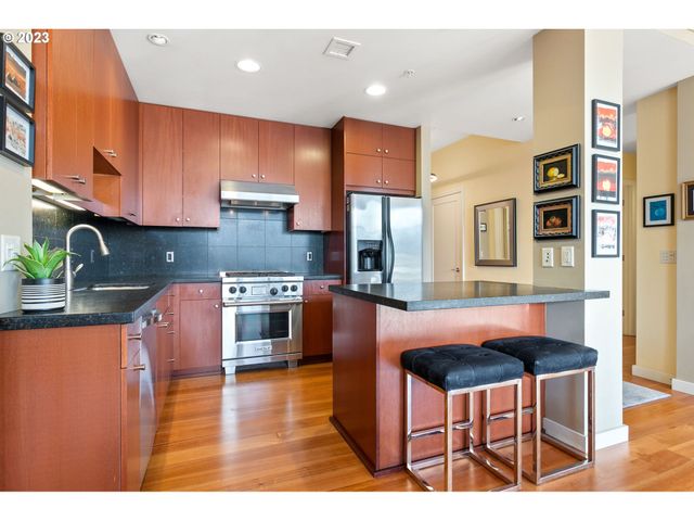1025 Nw COUCH St 613, Portland, OR 97209