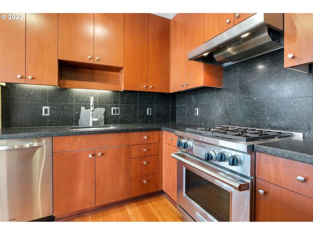 1025 Nw COUCH St 613, Portland, OR 97209