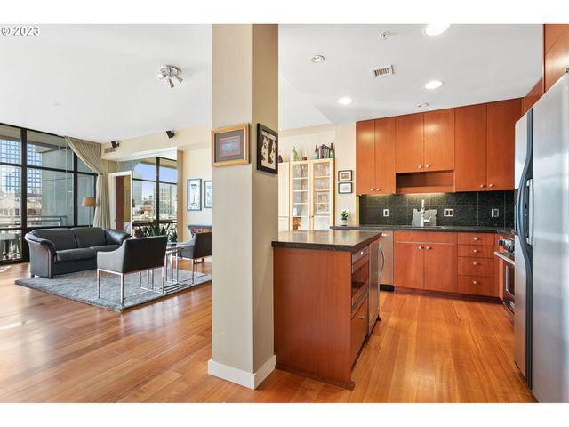 1025 Nw COUCH St 613, Portland, OR 97209