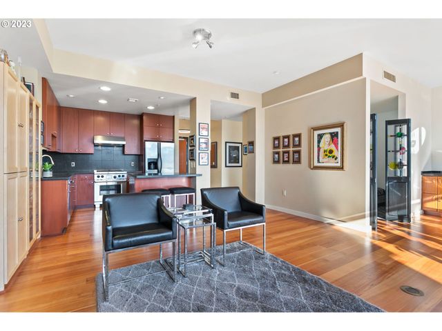 1025 Nw COUCH St 613, Portland, OR 97209