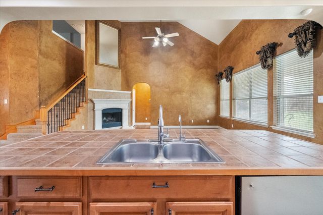 1008 Linden Drive, Burleson, TX 76028
