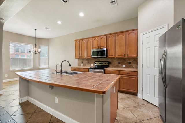 1008 Linden Drive, Burleson, TX 76028