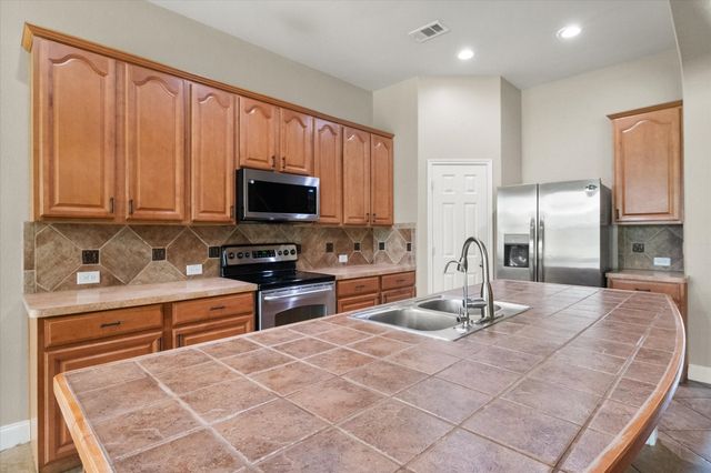 1008 Linden Drive, Burleson, TX 76028