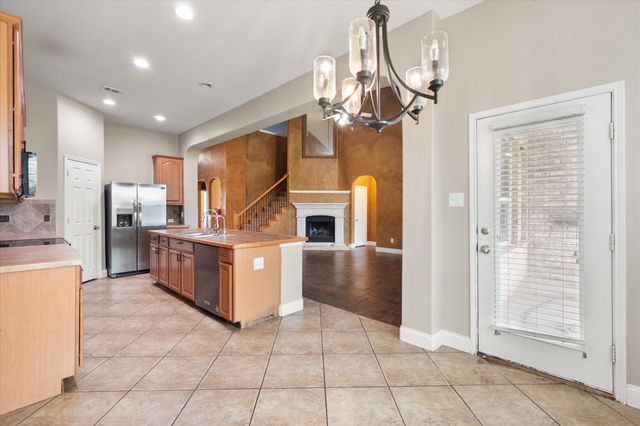 1008 Linden Drive, Burleson, TX 76028